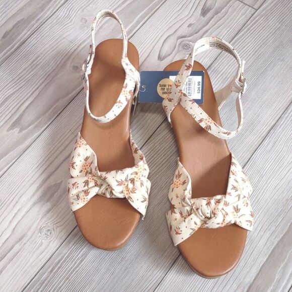 (43-2177) Women's Eleanor Heels - Universal Thread Cream 11 - Picture 3 of 11